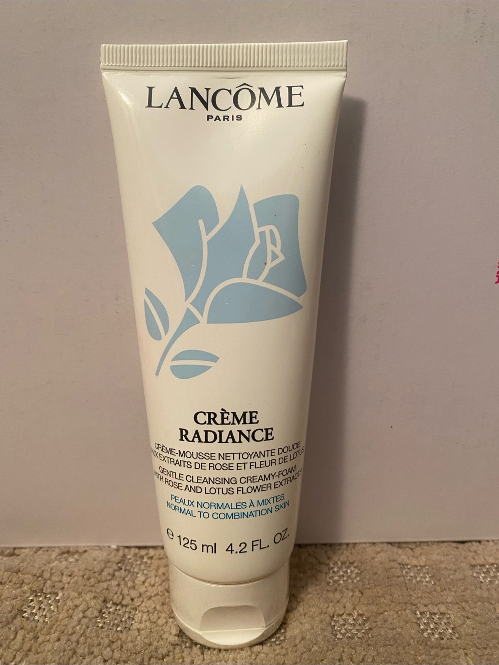 Lancôme Crème Radiance Cleansing Cream - White with Light Blue